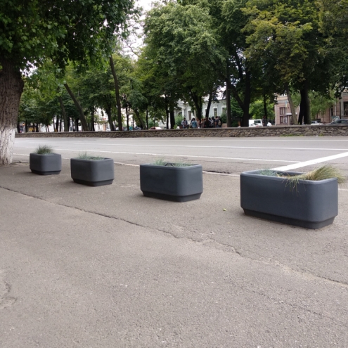 Вазони вуличні бетонні купити