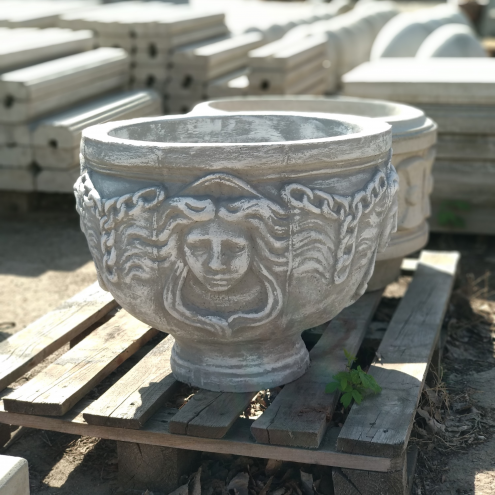 Вазон бетонный уличный