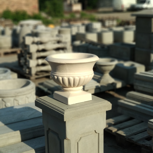 уличный вазон для цветов