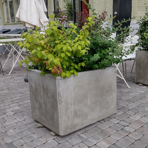 Вазон бетонный уличный